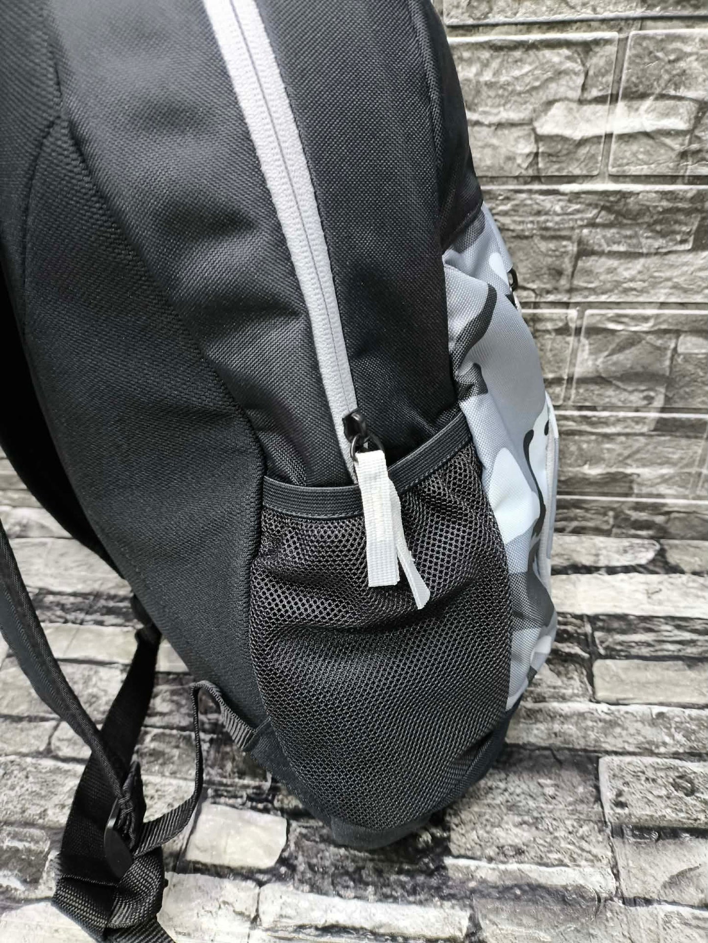 MOCHILA NIKE ELEMENTAL BASICS CAMO (40CM ALTO X 25CM ANCHO)