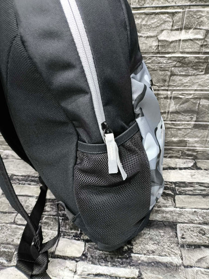 MOCHILA NIKE ELEMENTAL BASICS CAMO (40CM ALTO X 25CM ANCHO)