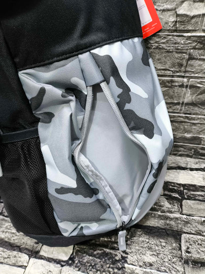 MOCHILA NIKE ELEMENTAL BASICS CAMO (40CM ALTO X 25CM ANCHO)
