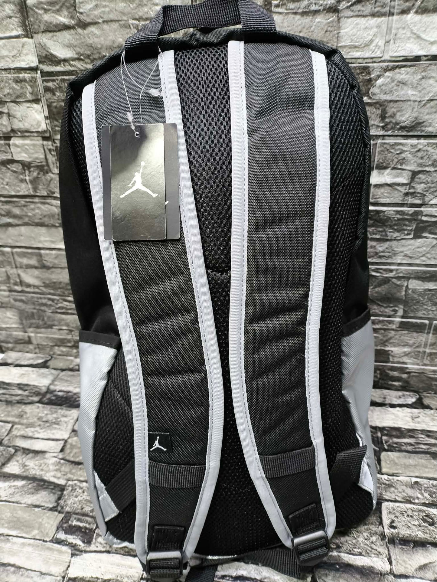 MOCHILA JORDAN SPLIT BAGPACK SILVER BLACK ESP LAP 14"