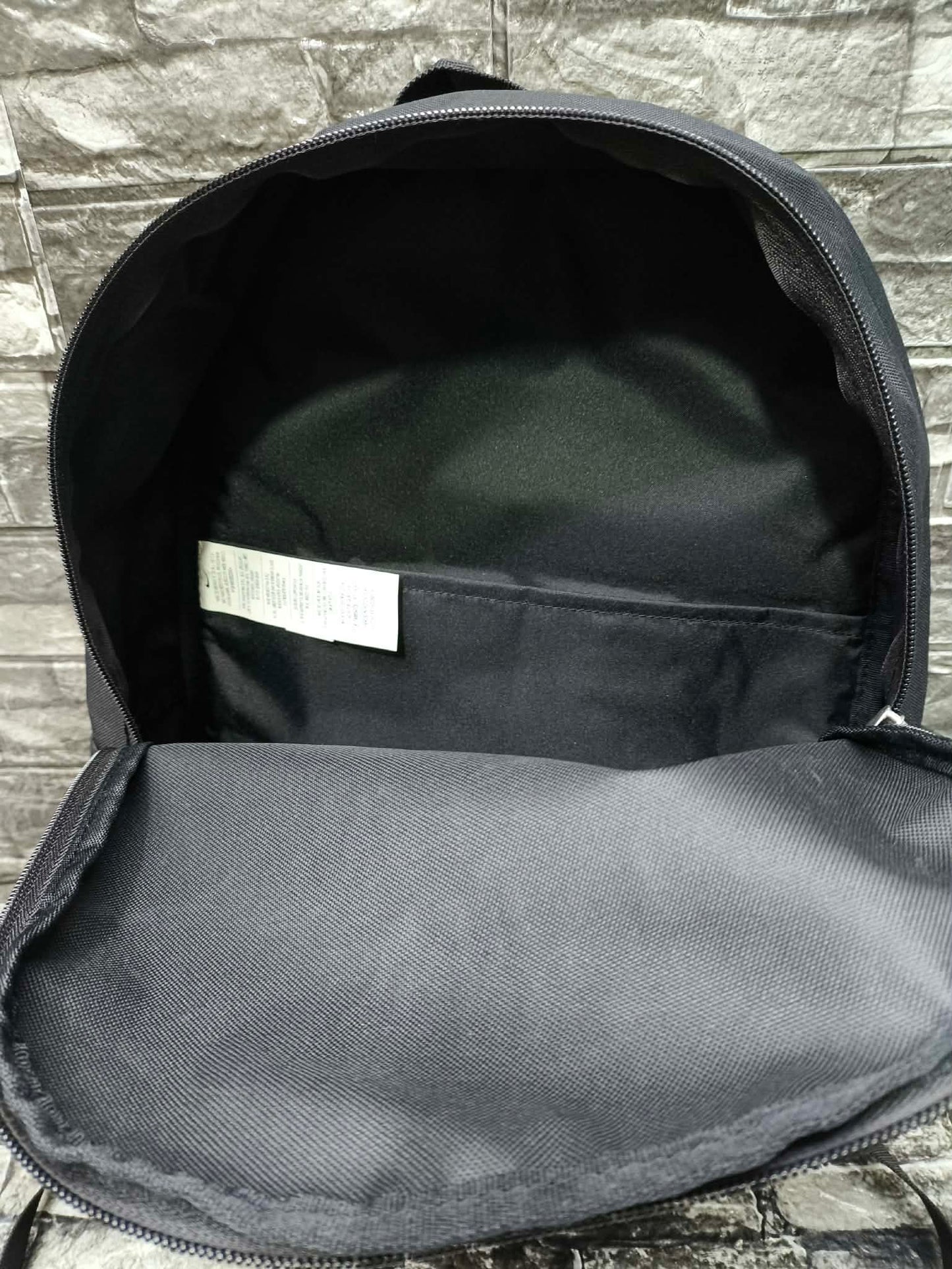 MOCHILA NIKE HERITAGE HBR  BLACK (42 ALTO X 28 ANCHO ESP LAP 15")