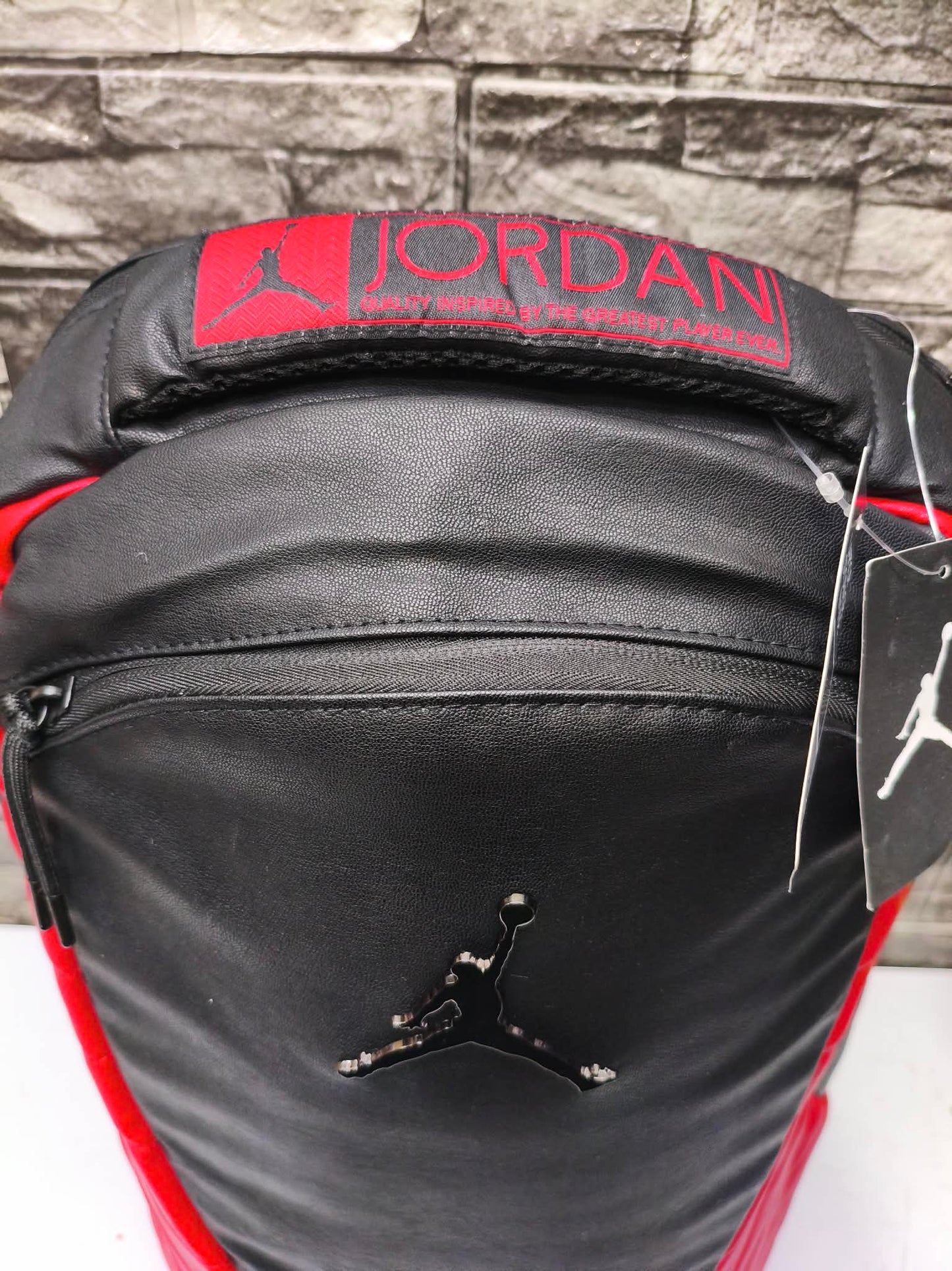 MOCHILA JORDAN 12 BRED FLUE GAME EDITION ESP LAPTOP 15" oferta