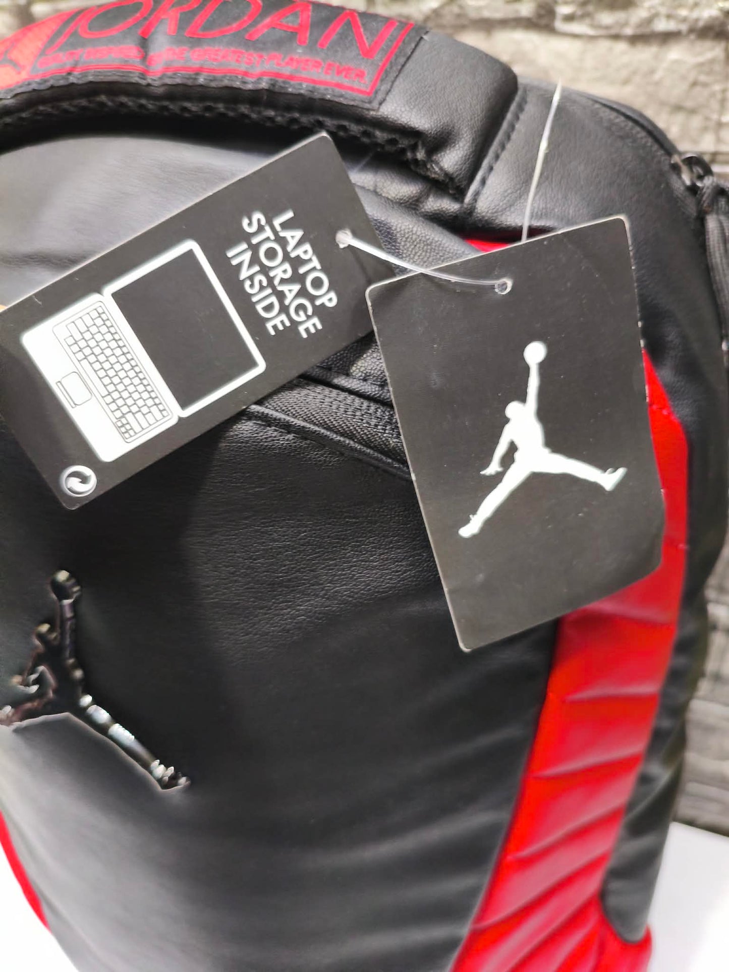 MOCHILA JORDAN 12 BRED FLUE GAME EDITION ESP LAPTOP 15" oferta