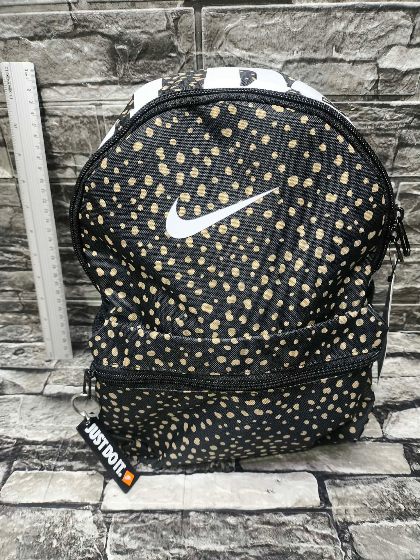 MINI BAG NIKE "CHETTA" NIÑAS MEDIDAS:23CM ANCHO X 30CM ALTO