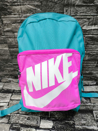 MOCHILA NIKE BRASILIA TURQUESA PINK (35 CM ALTO X 25CM ANCHO)