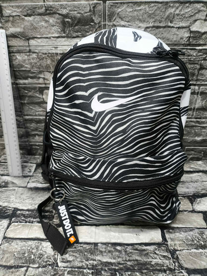 MINI BAG NIKE BRASILIA ZEBRA DAMA (30 CM ALTO)