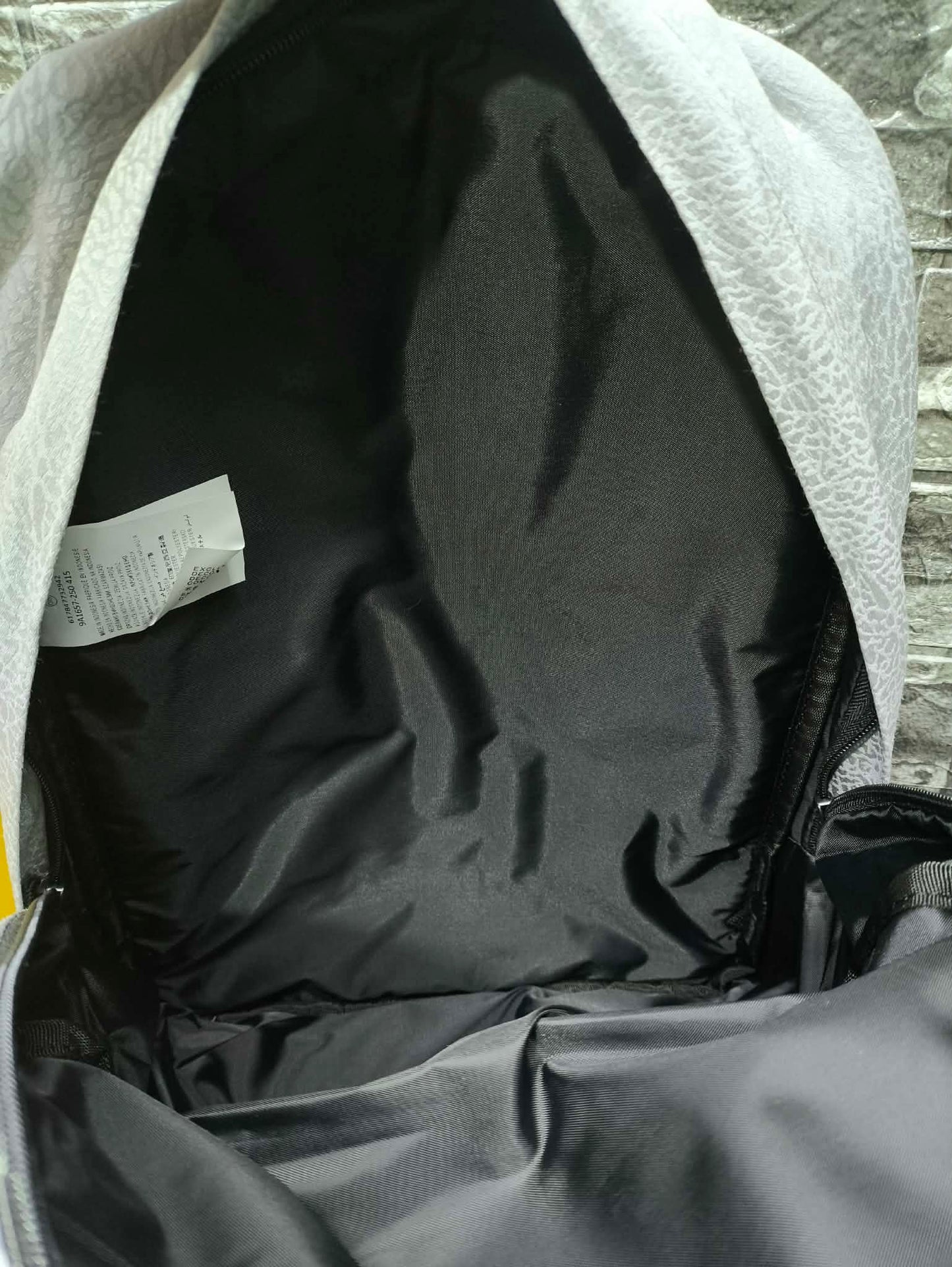 MOCHILA JORDAN SILVER GREY LOGO DE METAL BASIC