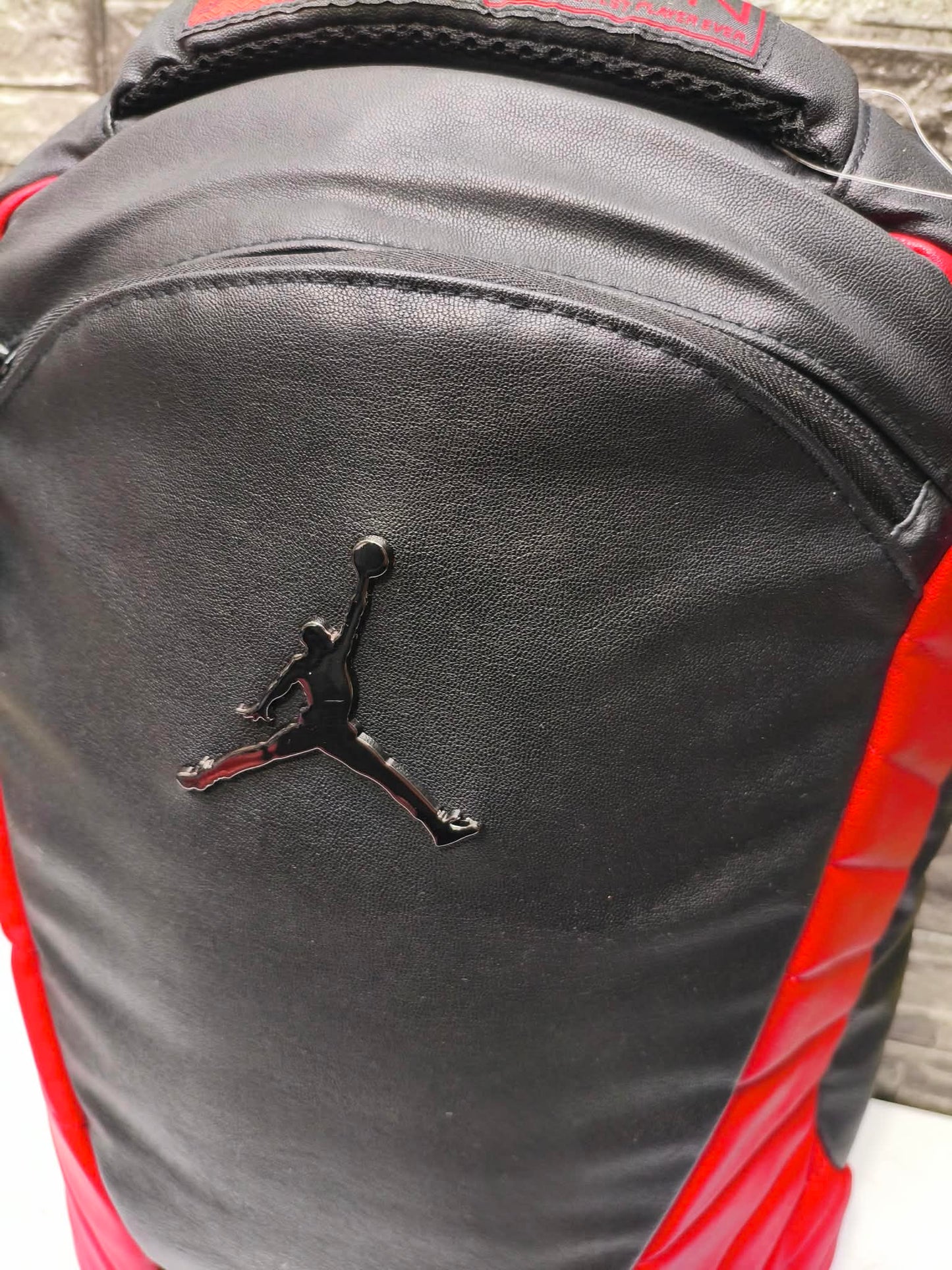 MOCHILA JORDAN 12 BRED FLUE GAME EDITION ESP LAPTOP 15" oferta
