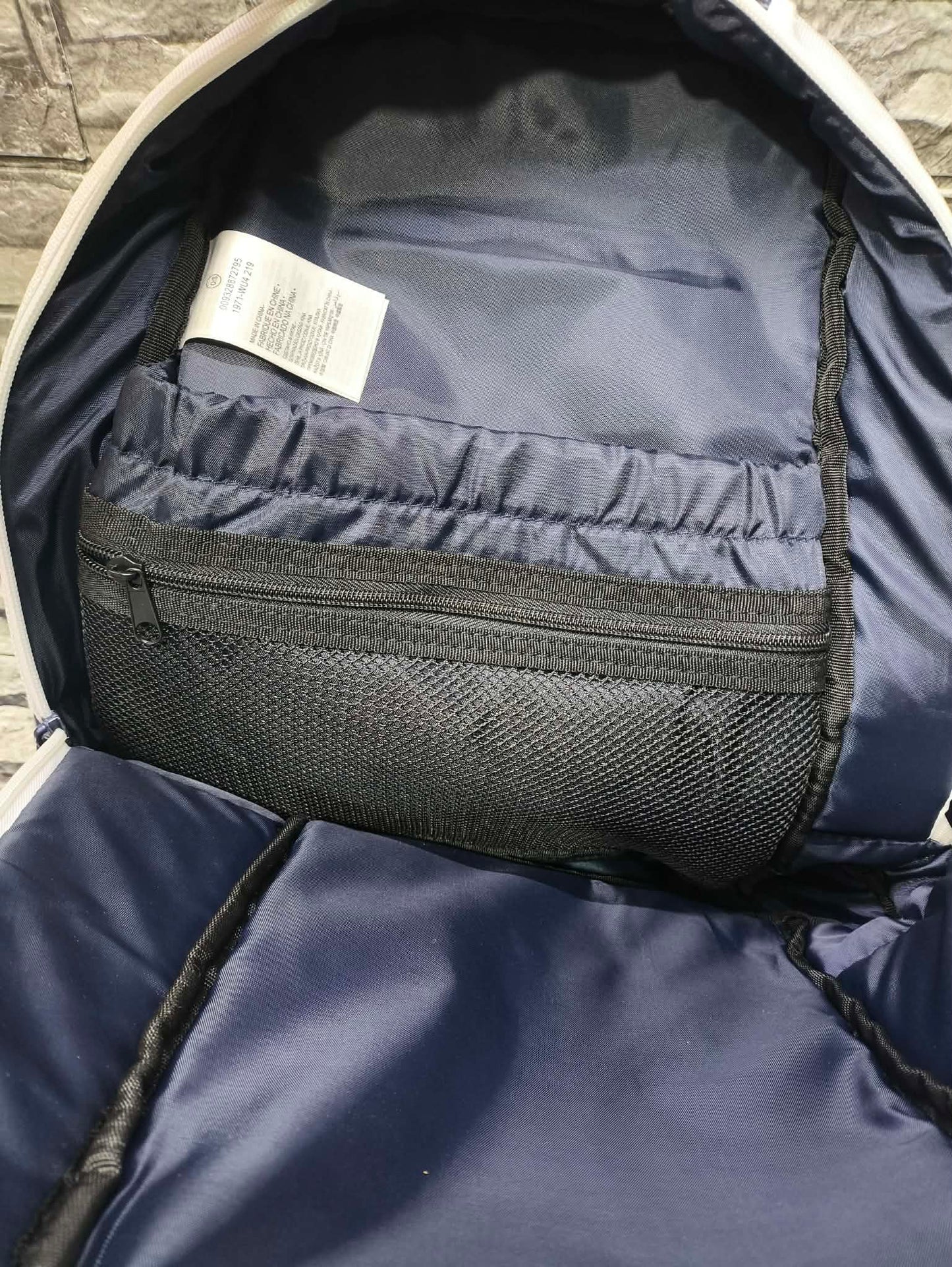 MOCHILA JORDAN 11 OBSIDIAN CON LLAVERO