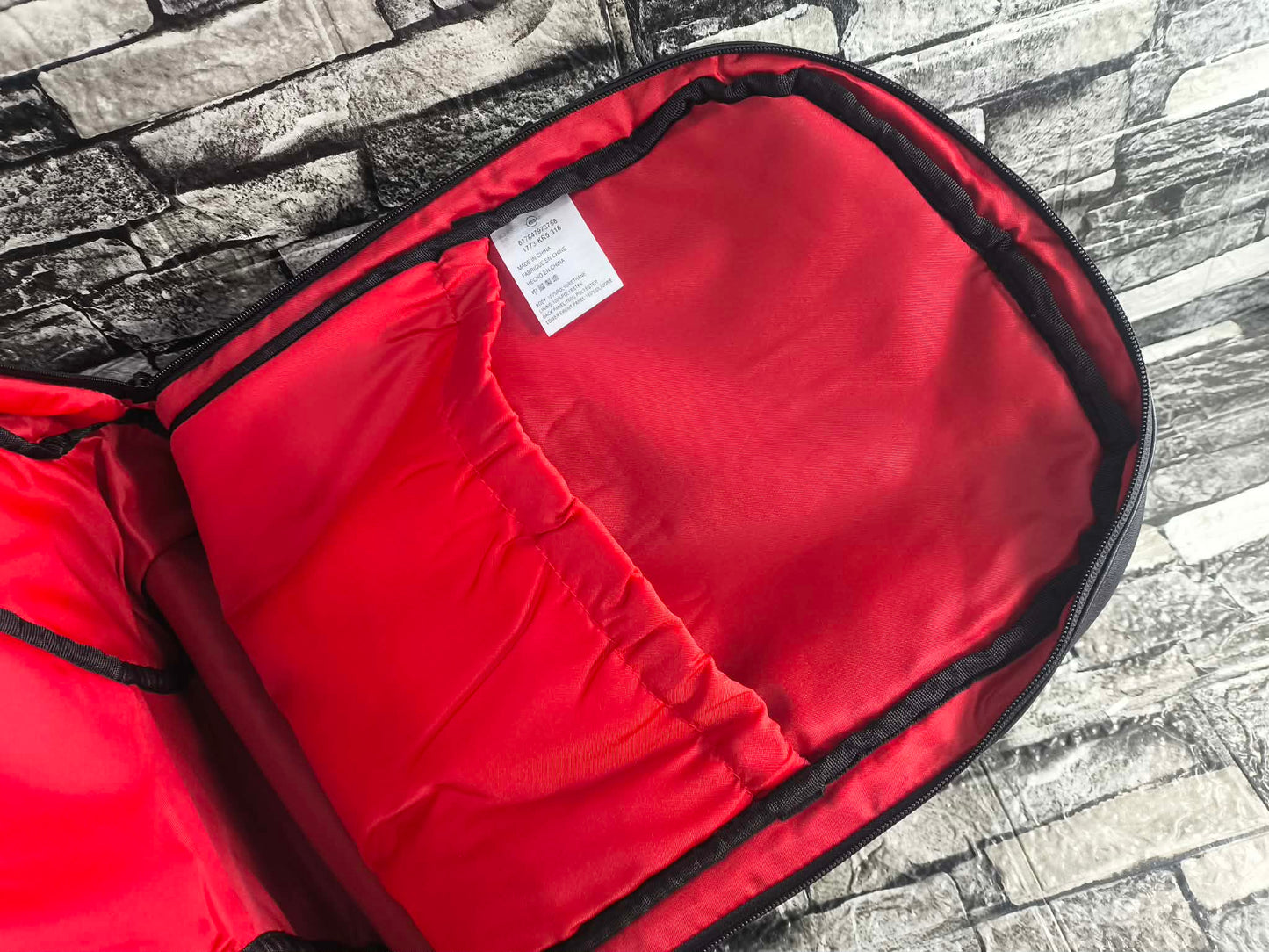 MOCHILA JORDAN 12 BRED FLUE GAME EDITION ESP LAPTOP 15"