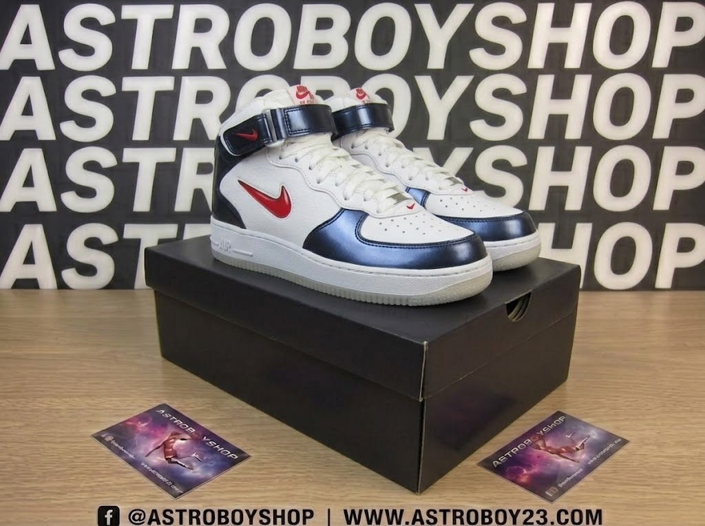 NIKE AIR FORCE ONE MID QS INDEPENDENCE DAY EN CAJA