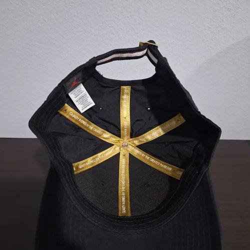GORRA JORDAN CURVA LEGACY91 X PSG PARIS BLACK GOLD UNITALLA