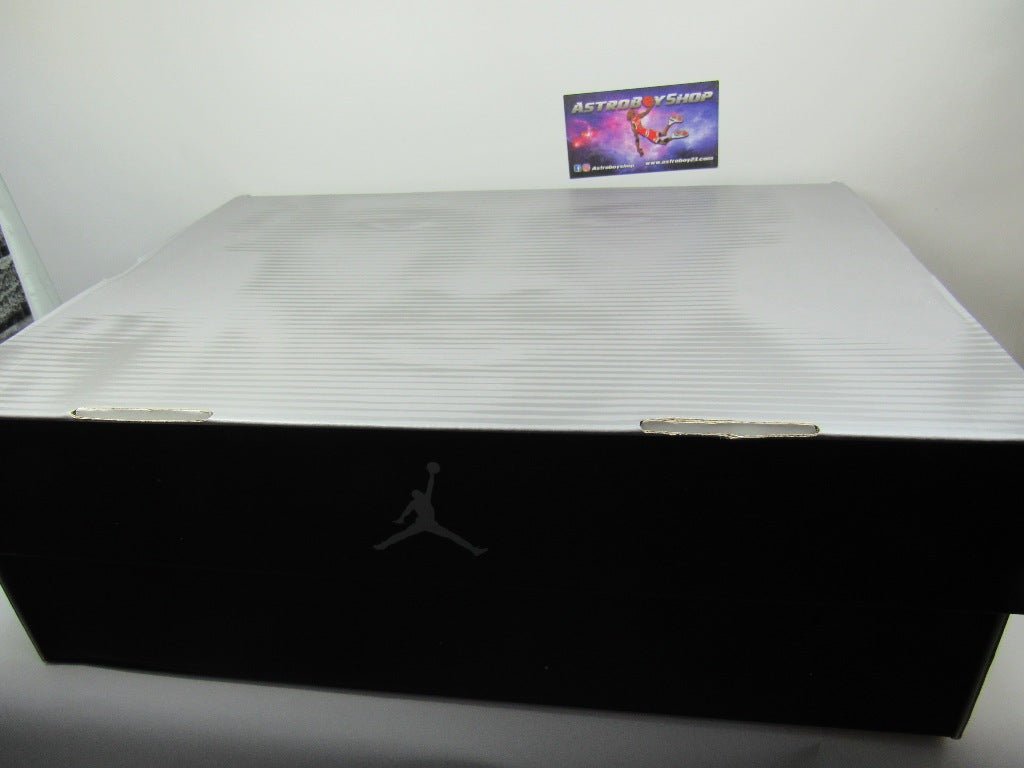 JORDAN 12 BUCKS GREEN EN CAJA