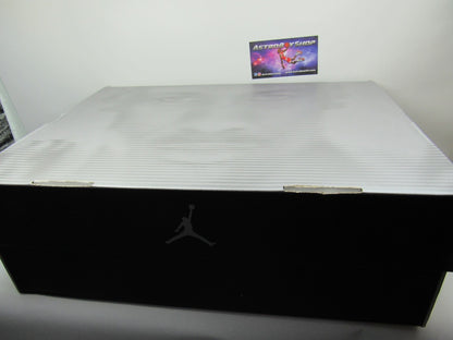 JORDAN 12 BUCKS GREEN EN CAJA