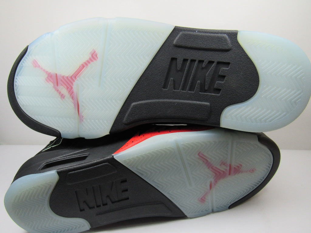 JORDAN 5 HALLOWEN GLOW IN THE DARK EN CAJA