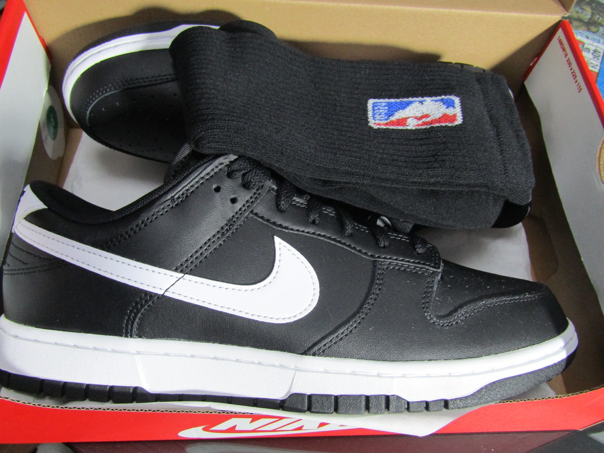 NIKE DUNK LOW BLACK WHITE EN CAJA ASTROBOYSHOP SNEAKER STORE