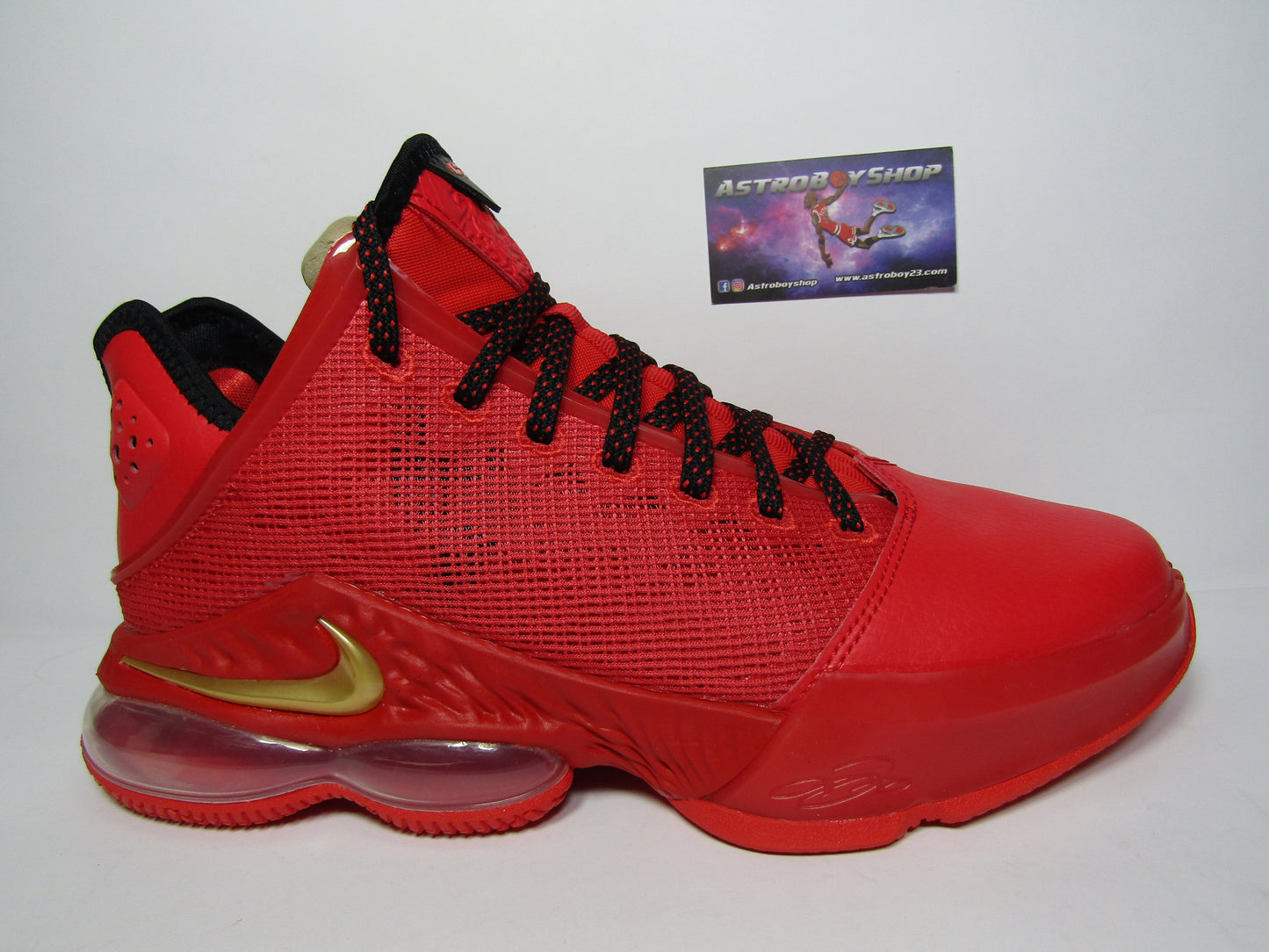 LEBRON 19 LOW "RED CRIMSON" EN CAJA