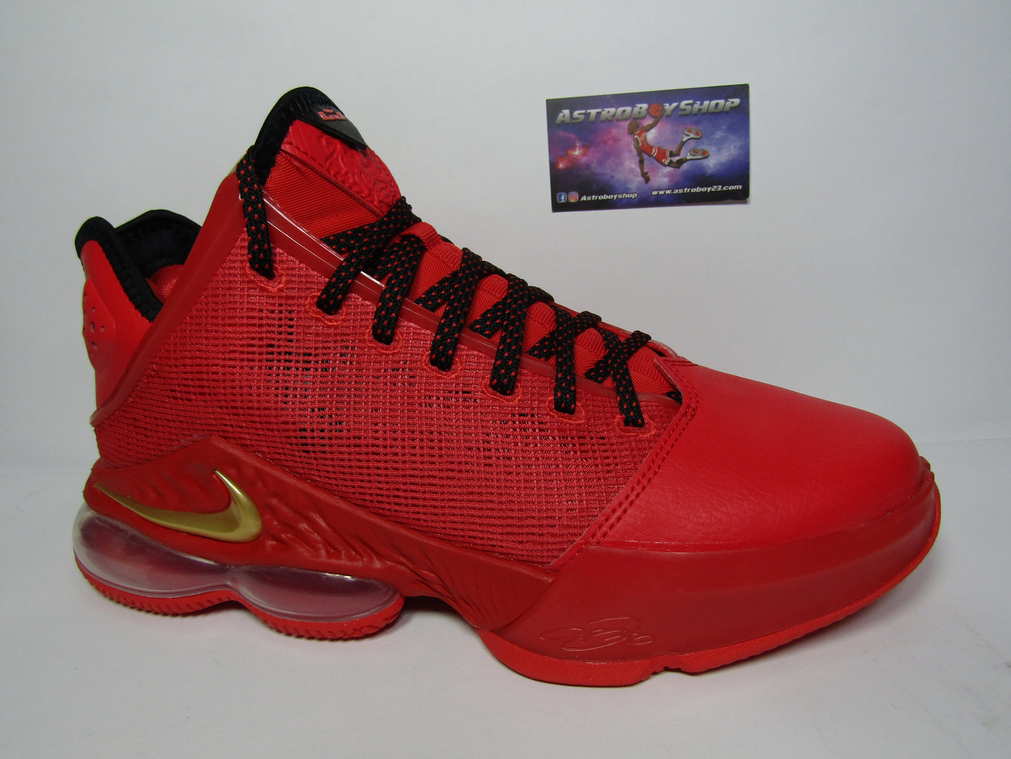 LEBRON 19 LOW "RED CRIMSON" EN CAJA