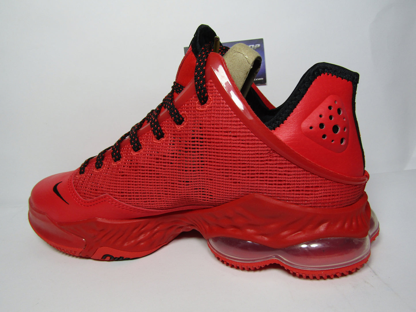 LEBRON 19 LOW "RED CRIMSON" EN CAJA