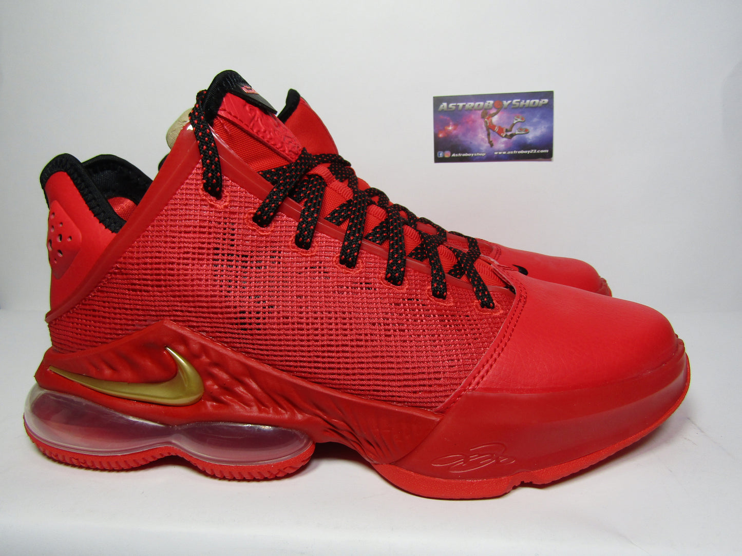 LEBRON 19 LOW "RED CRIMSON" EN CAJA