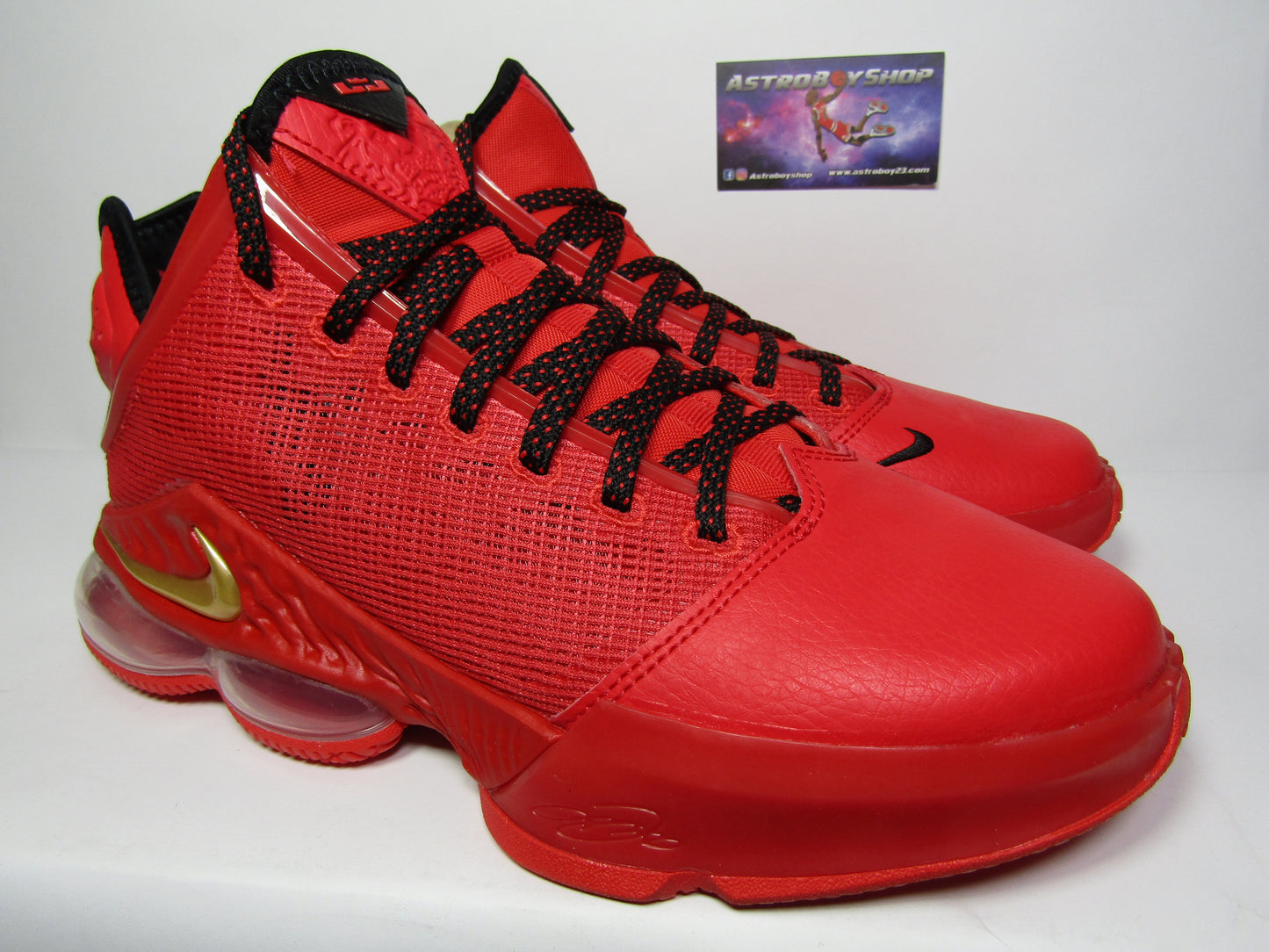 LEBRON 19 LOW "RED CRIMSON" EN CAJA