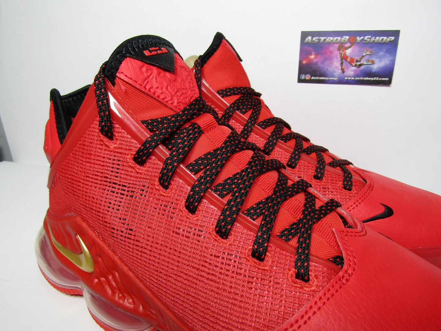 LEBRON 19 LOW "RED CRIMSON" EN CAJA