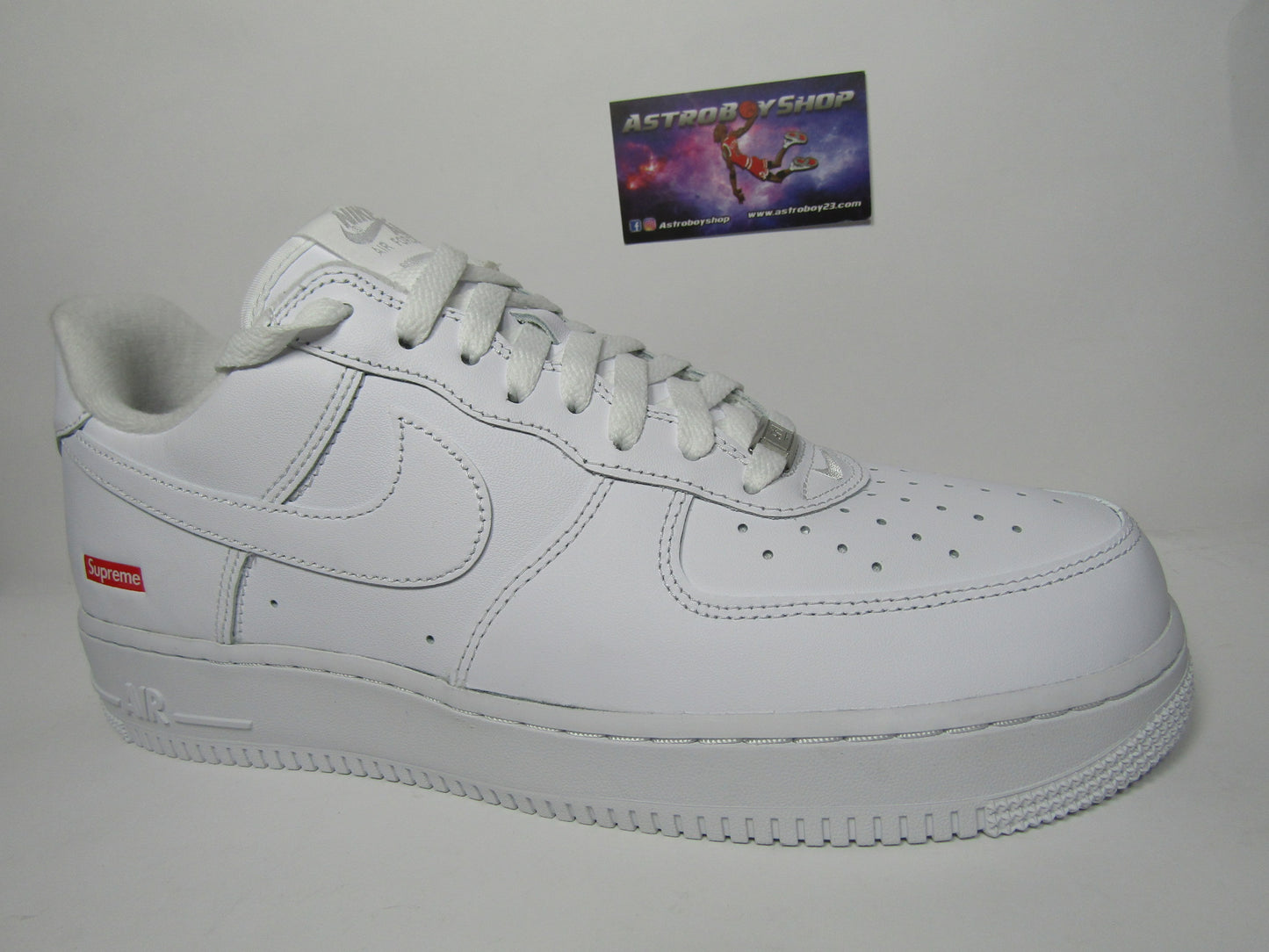 NIKE AF1 X SUPREME WHITE CON EXTRA LACES EN CAJA