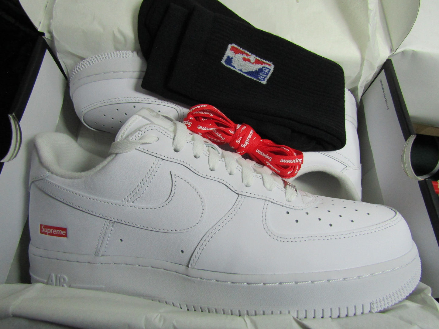 NIKE AF1 X SUPREME WHITE CON EXTRA LACES EN CAJA