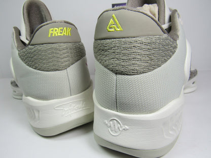 GIANNIS FREAK 4 COLISEO EN CAJA