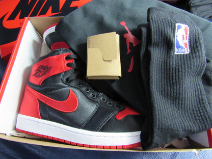 JORDAN 1 HIG (WMNS) SATIN BRED EN CAJA CON EXTRA LACES