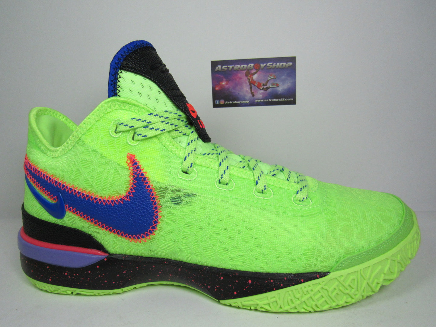 LEBRON NXXT GHOST GREEN EN CAJA