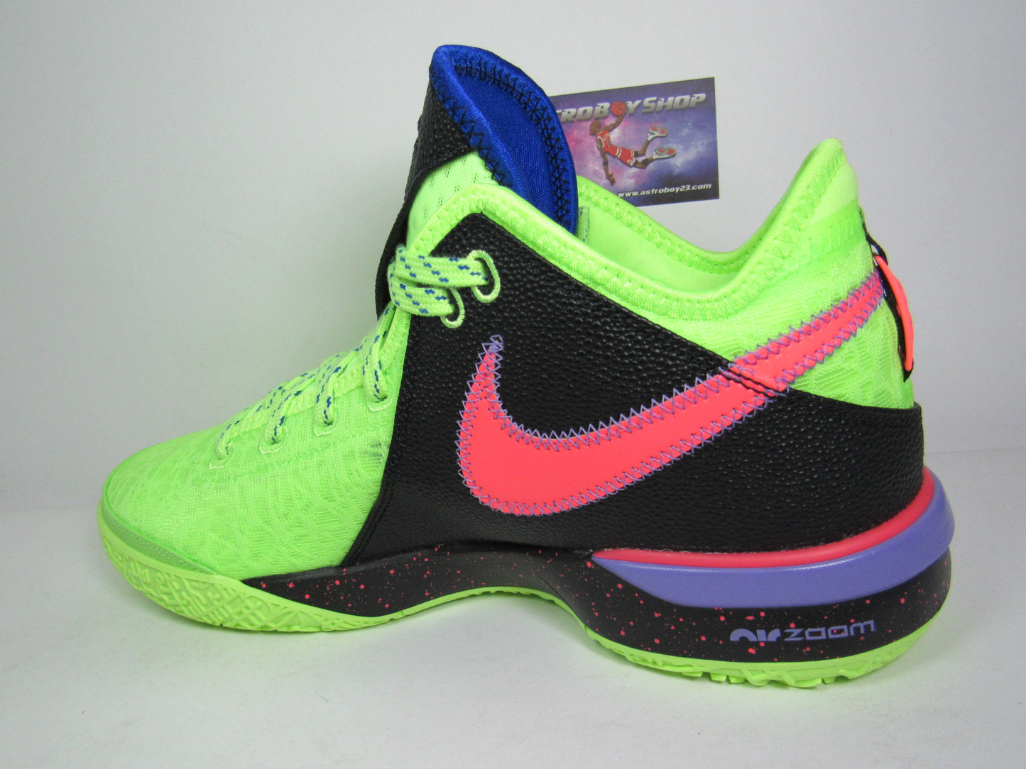 LEBRON NXXT GHOST GREEN EN CAJA