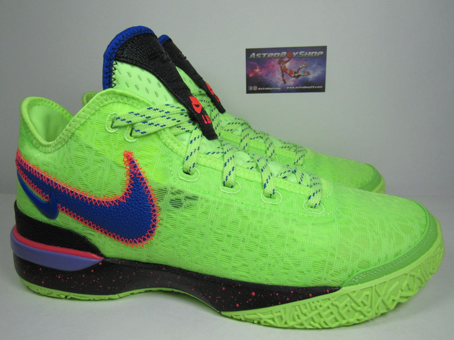 LEBRON NXXT GHOST GREEN EN CAJA