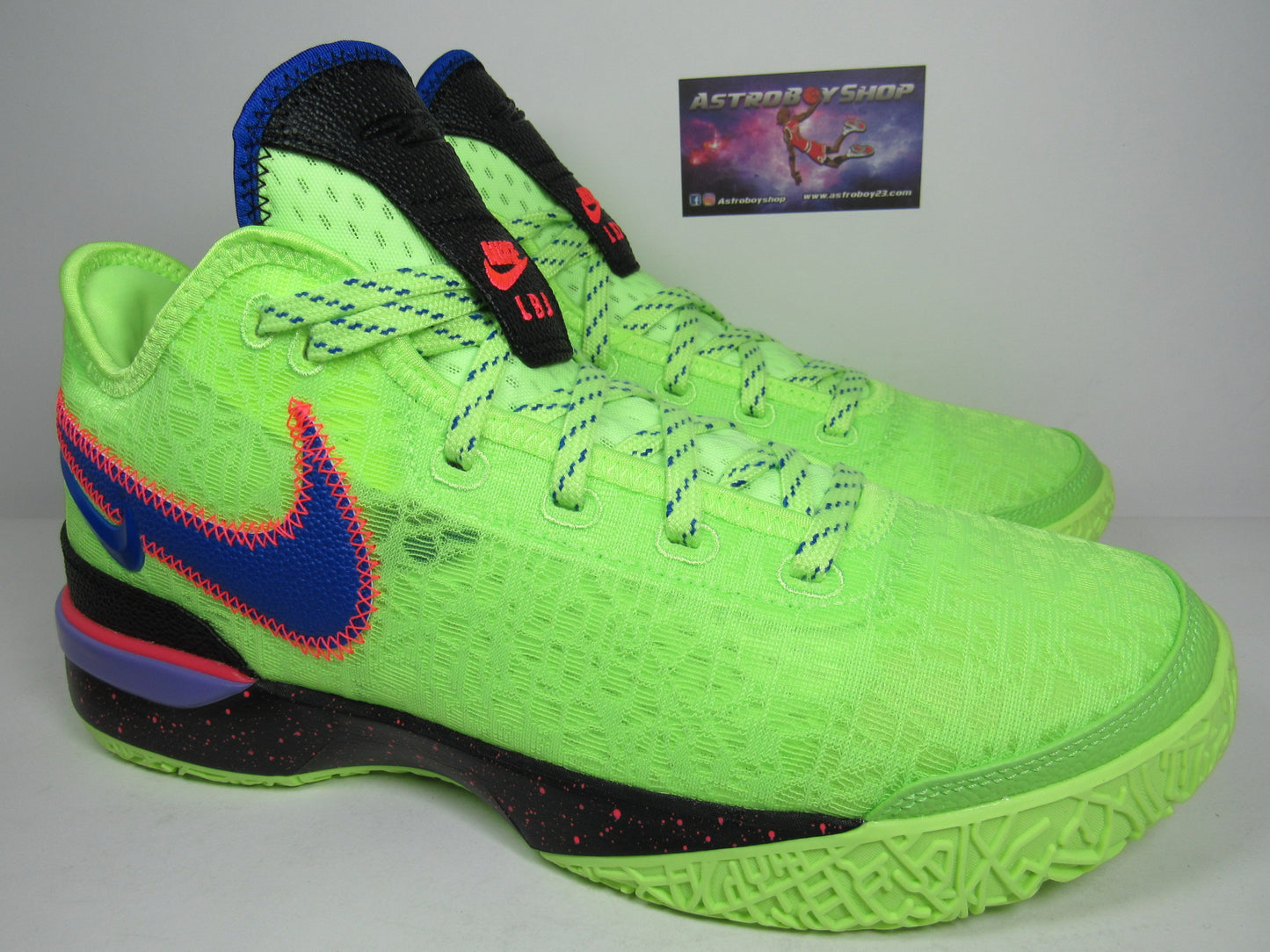 LEBRON NXXT GHOST GREEN EN CAJA