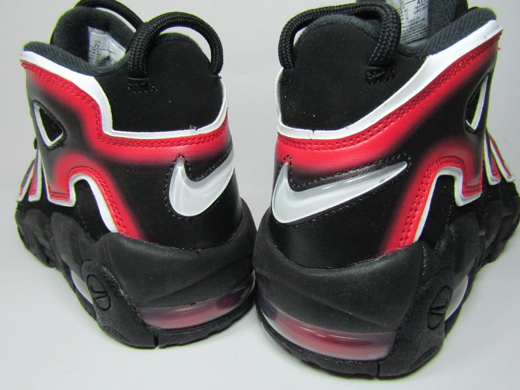 PIPPEN AIR MORE UPTEMPO CRIMSON KIDS EN CAJA (23.5 CM)