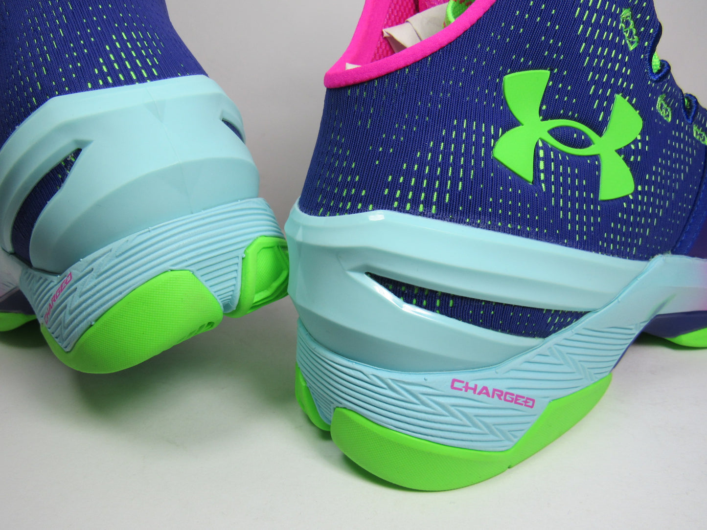 UNDER ARMOUR CURRY 2 NORTHERN LIGHT PINK EN CAJA