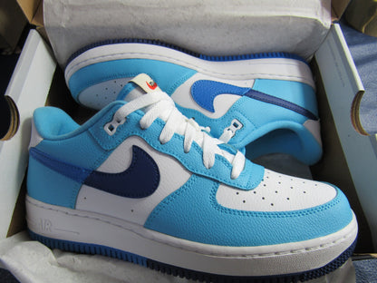 NIKE AIR FORCE 1 KIDS "PHOTO BLUE" EN CAJA