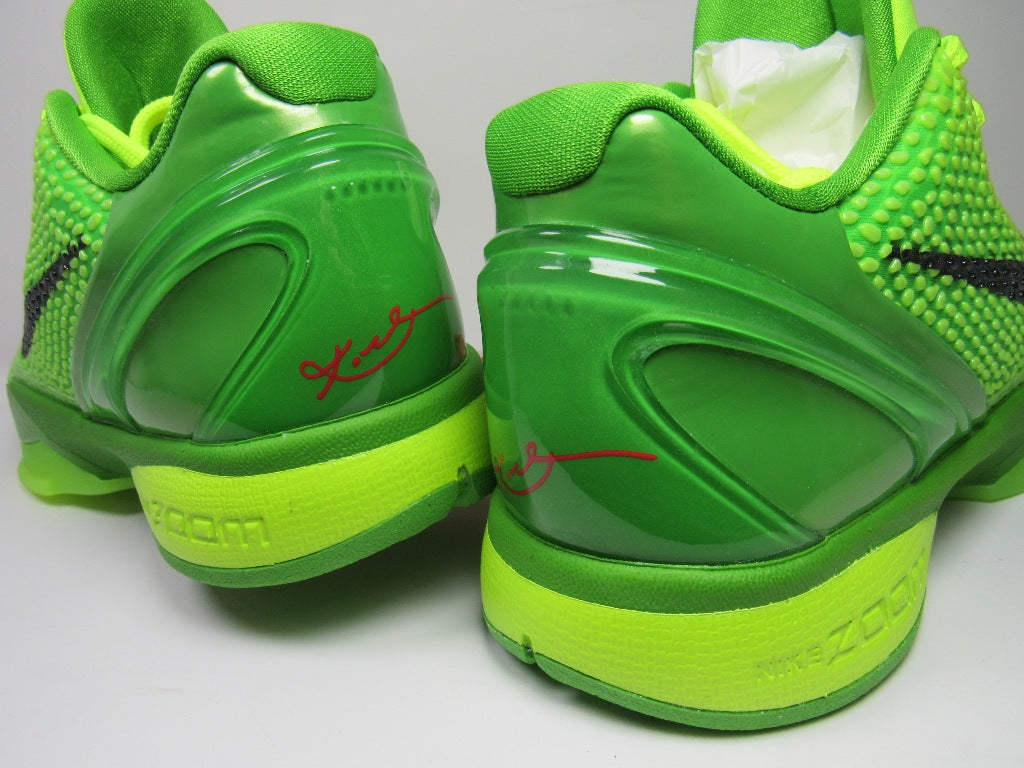 KOBE 6 GRINCH EDITION EN CAJA