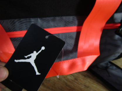 MALETA JORDAN FLO MO 85 COOL GREY "GRUESA"