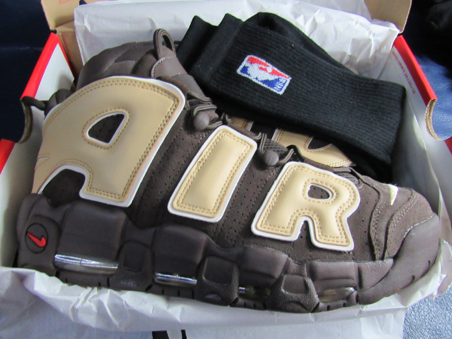 PIPPEN AIR MORE UPTEMPO BAROQUE BROWN EN CAJA