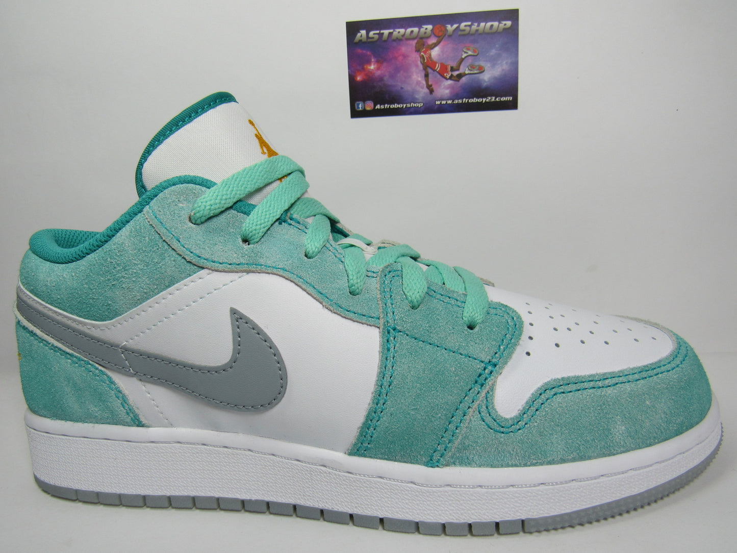 JORDAN 1 LOW KIDS "NEW EMERALD" EN CAJA