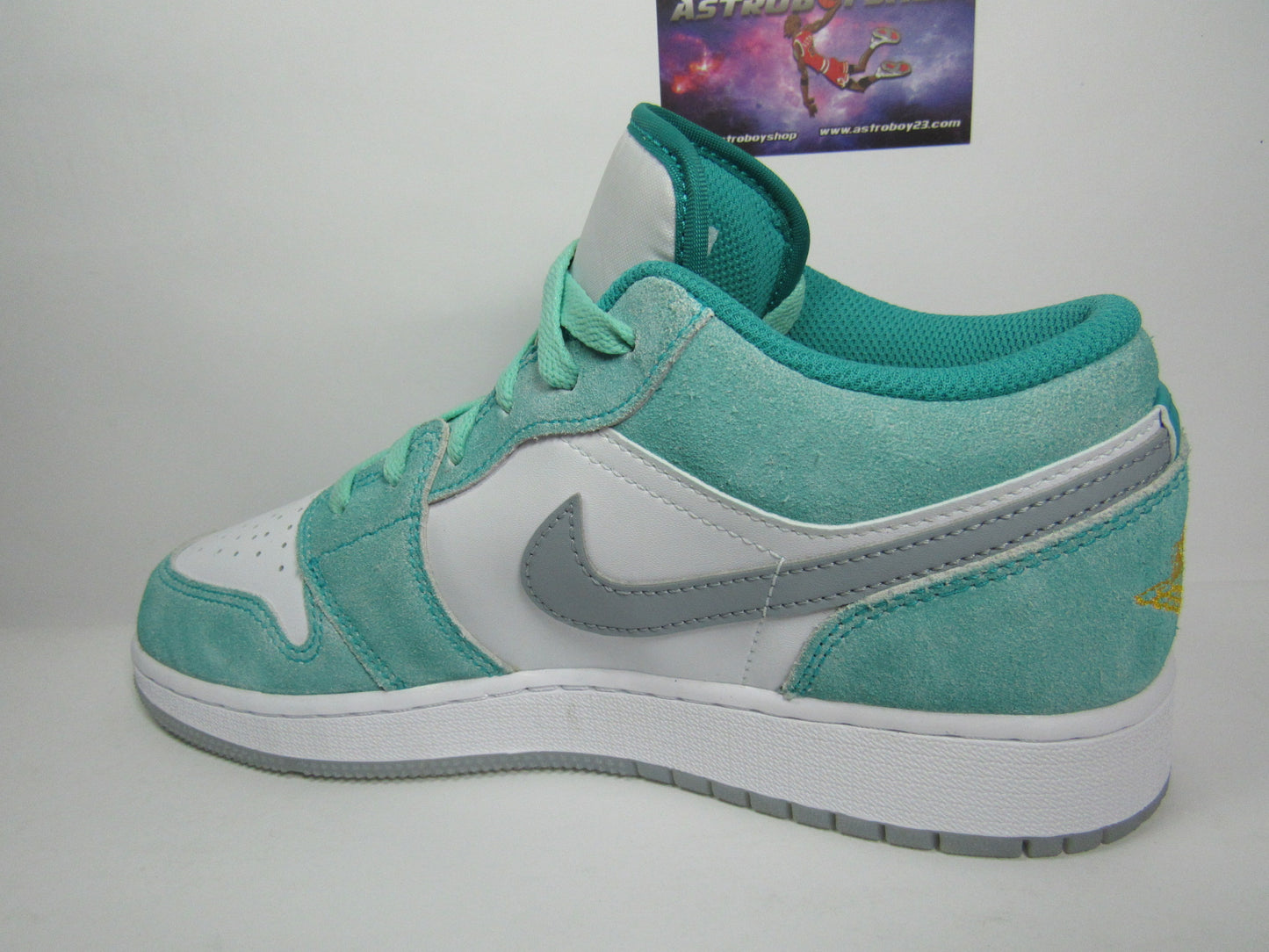 JORDAN 1 LOW KIDS "NEW EMERALD" EN CAJA