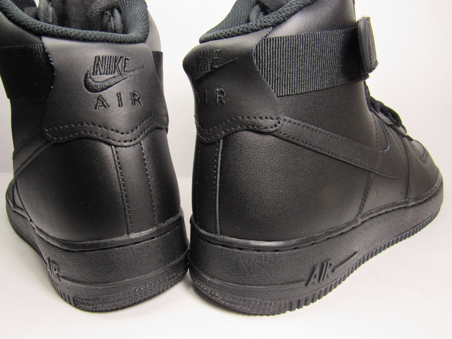 NIKE AIR FORCE 1 HIGH TRIPLE BLACK EN CAJA