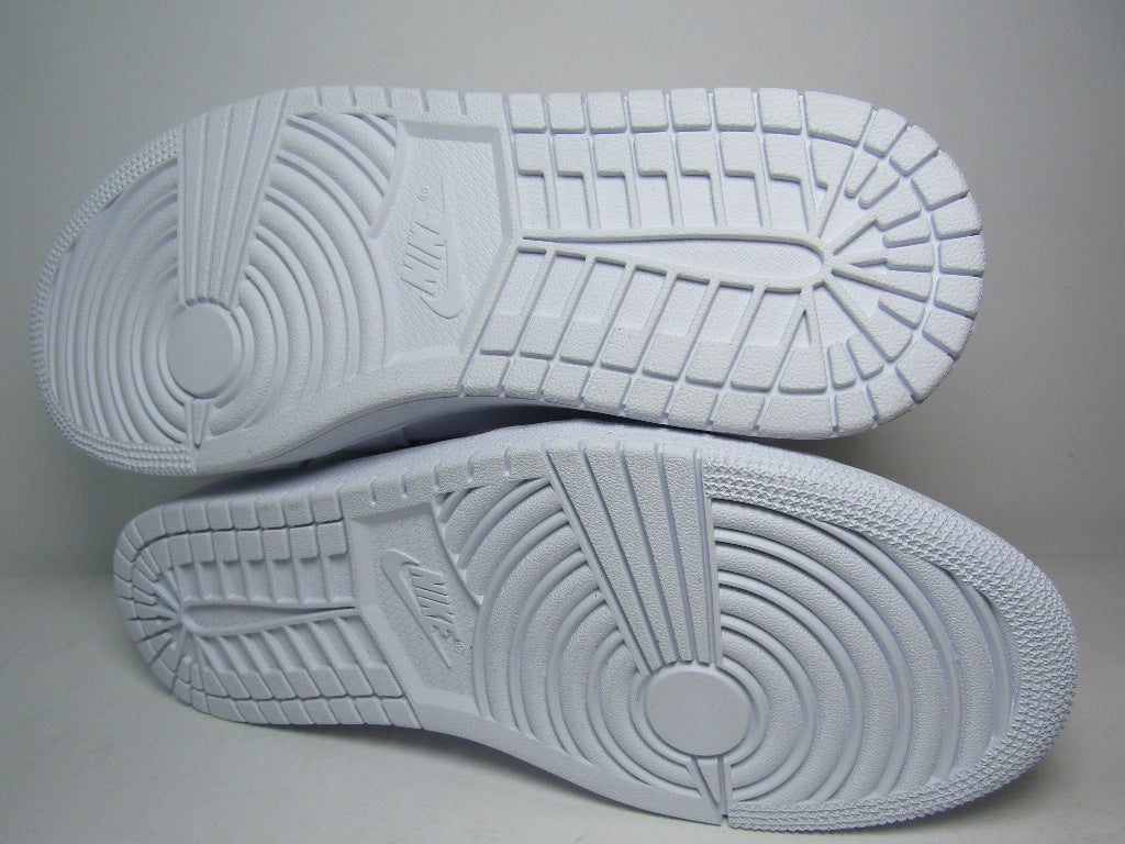 JORDAN 1 LOW TRIPLE WHITE EN CAJA oferta