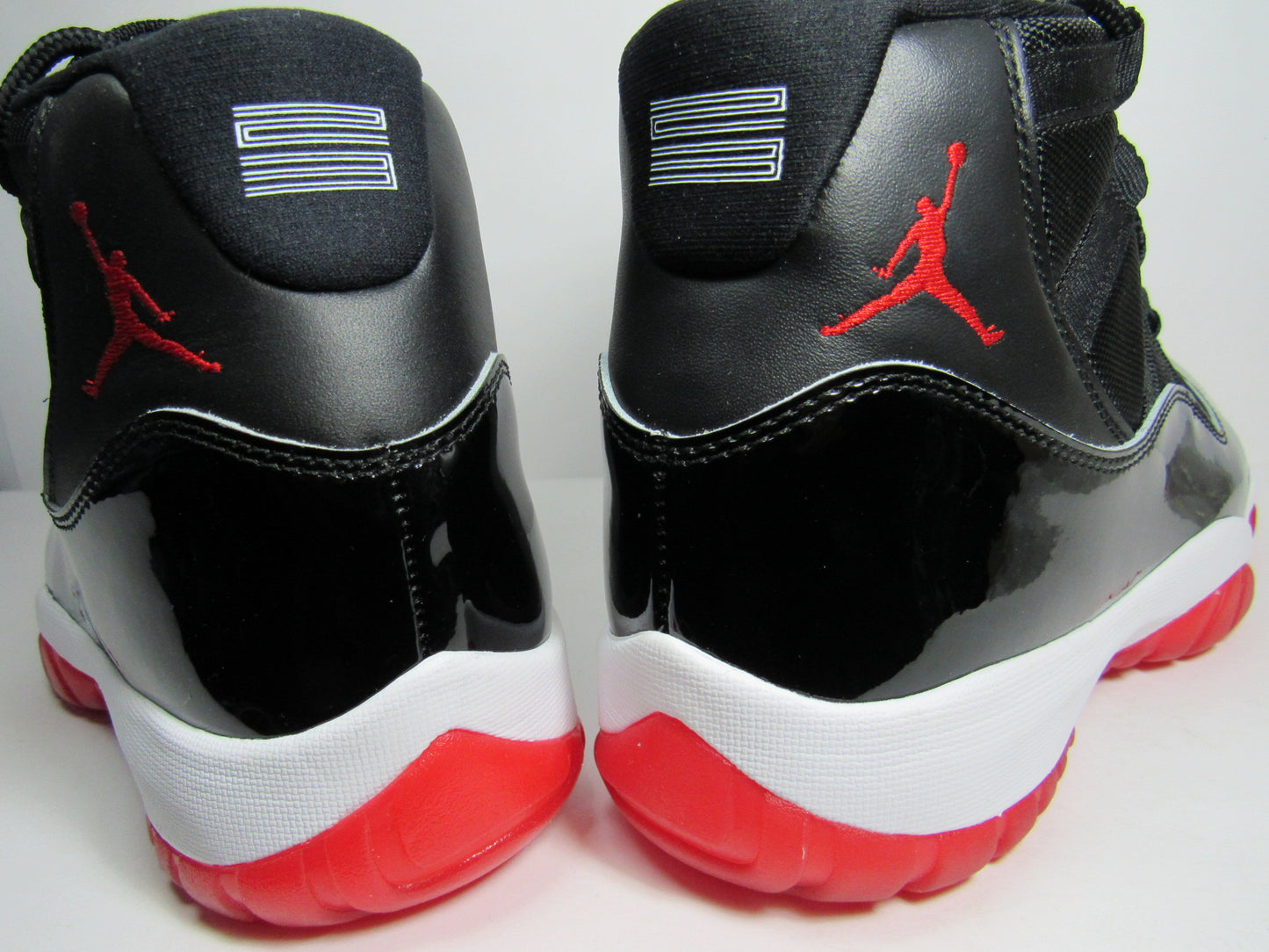 JORDAN 11 BRED PLAYOFFS EN CAJA