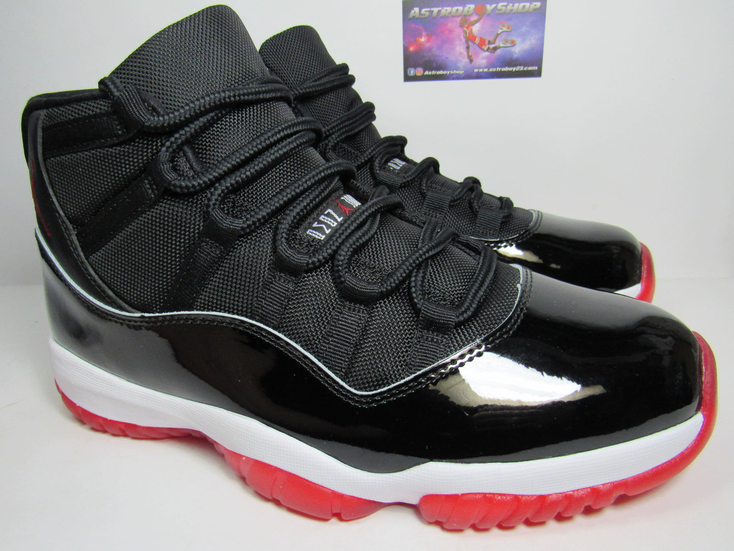 JORDAN 11 BRED PLAYOFFS EN CAJA