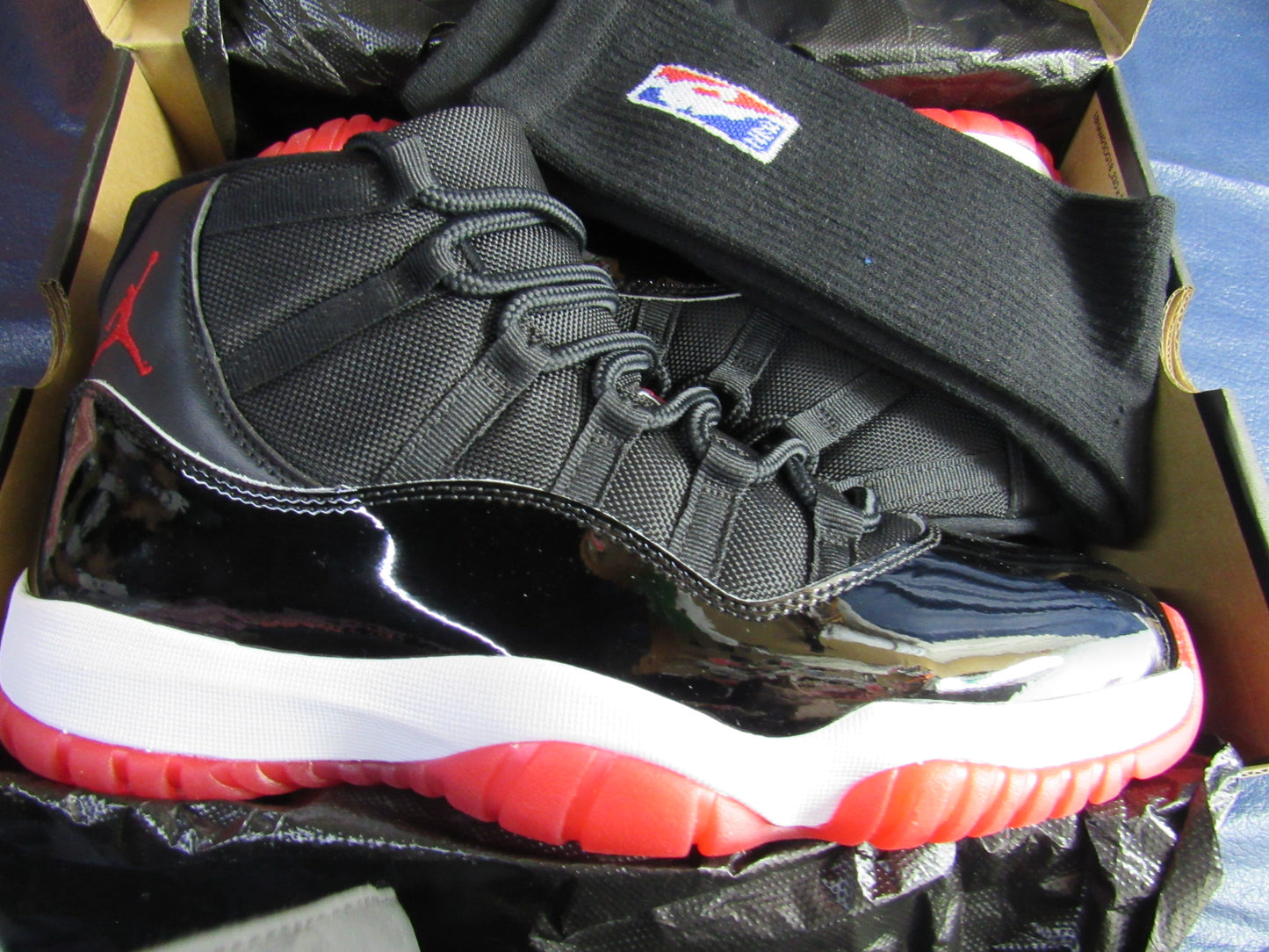 JORDAN 11 BRED PLAYOFFS EN CAJA