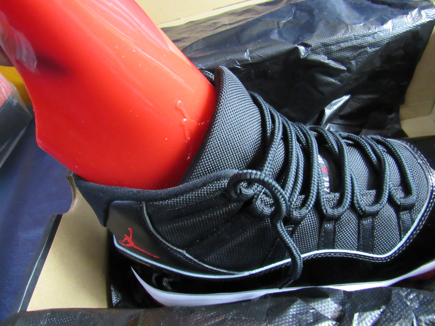 JORDAN 11 BRED PLAYOFFS EN CAJA