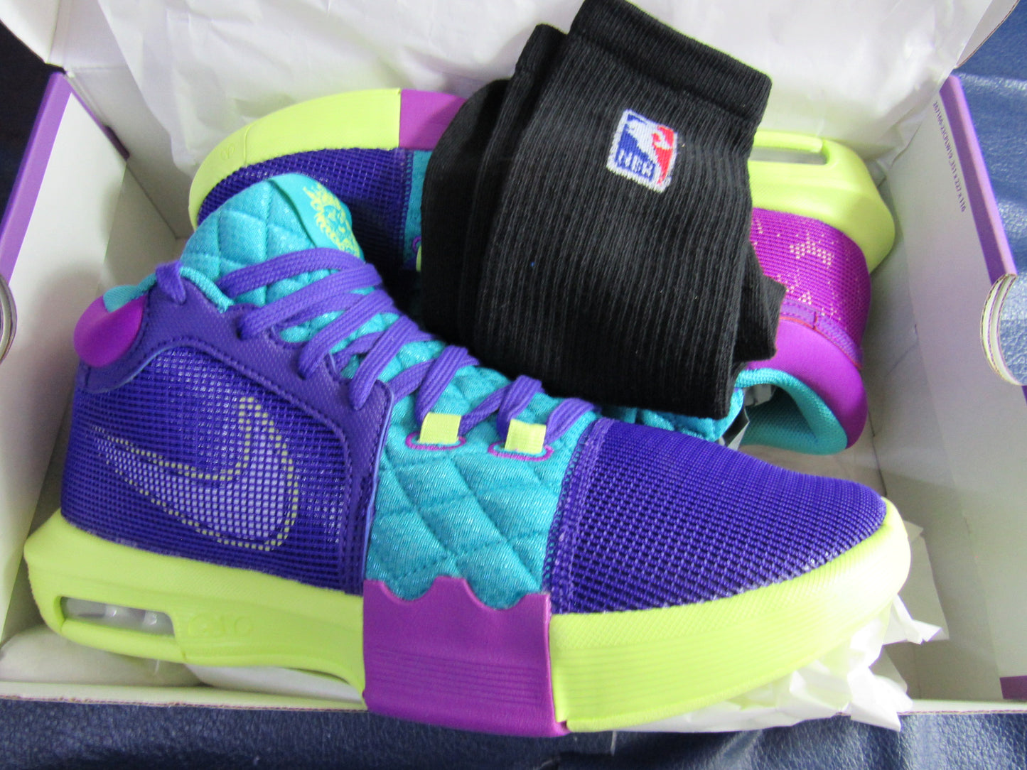 LEBRON WITNESS 8 PURPLE CACTUS EN CAJA