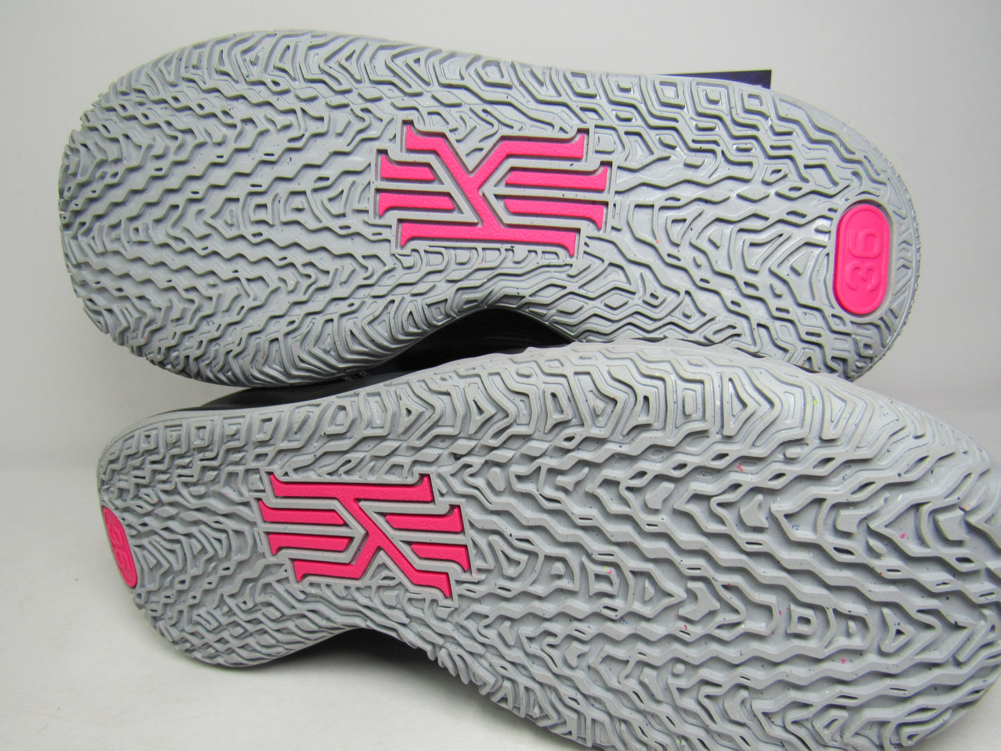 KYRIE 7 PIXEL CAMO EN CAJA (23 MEX)